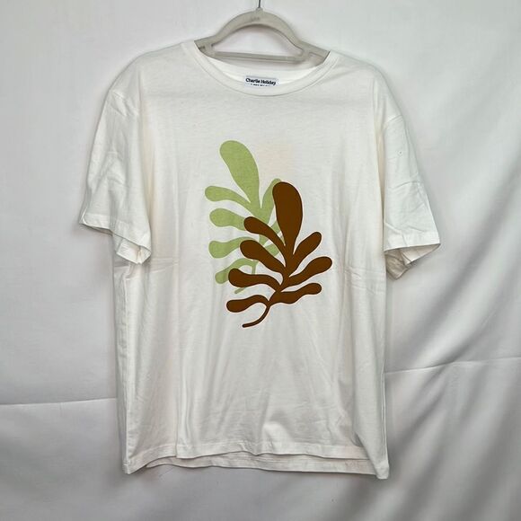 Charlie Holiday White Coral Boyfriend tee  size small size 4 NWT - Picture 1 of 12